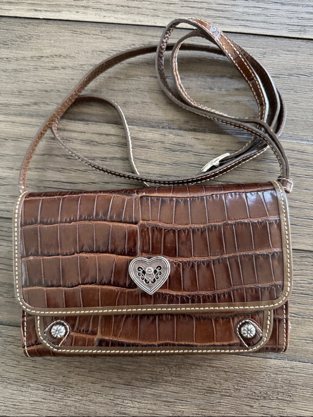 Brighton brown croc-embossed leather trifold wallet crossbody, fits everything
